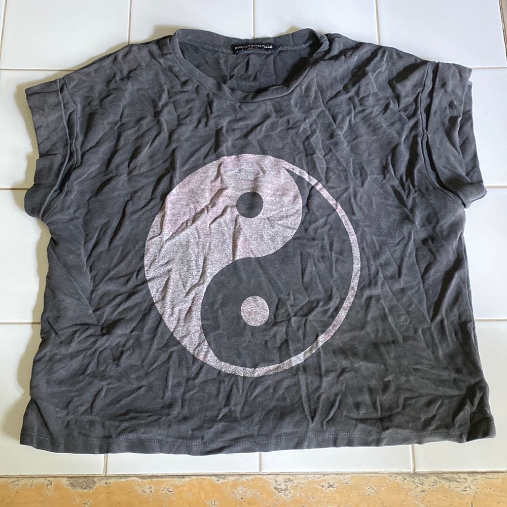 Brandy Melville, M/L, grey with ying yang symbol